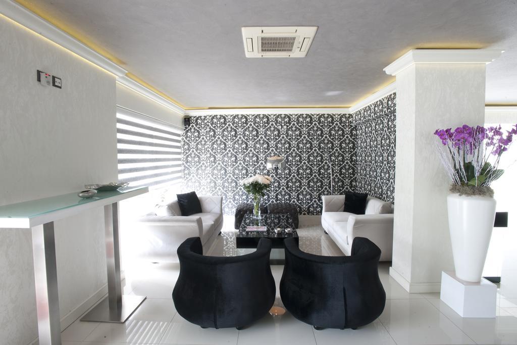 The Crystal Blue Hotel Atene Esterno foto