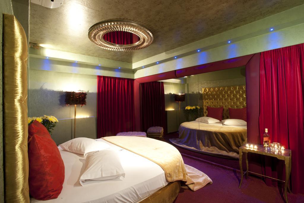 The Crystal Blue Hotel Atene Esterno foto